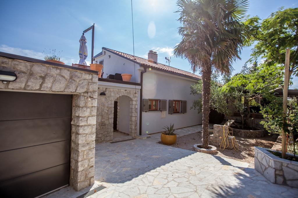 Apartments Ana Malinska Exterior foto